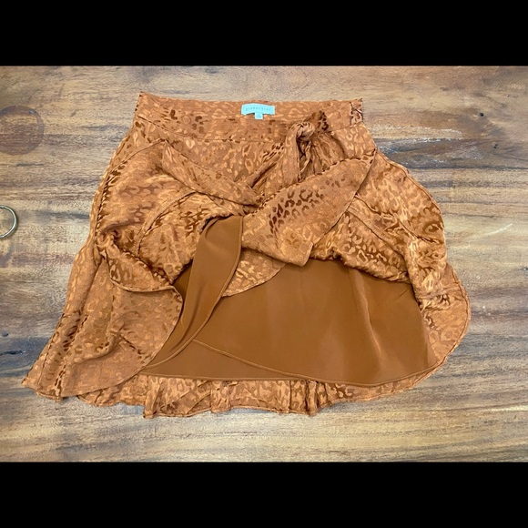 Such a cute copper leopard/cheetah print wrap skirt! - Picture 5 of 6